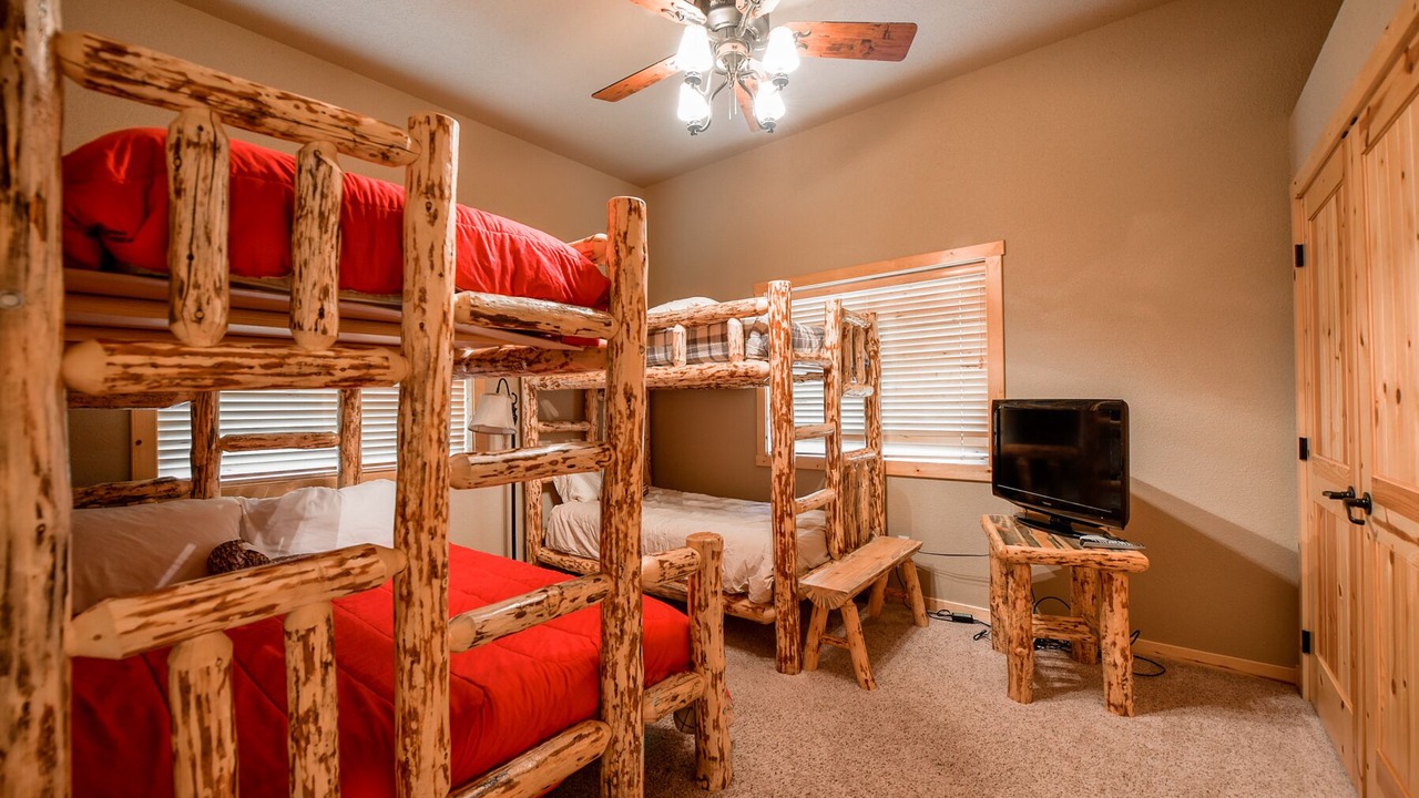 Photo of Bedroom in Lead