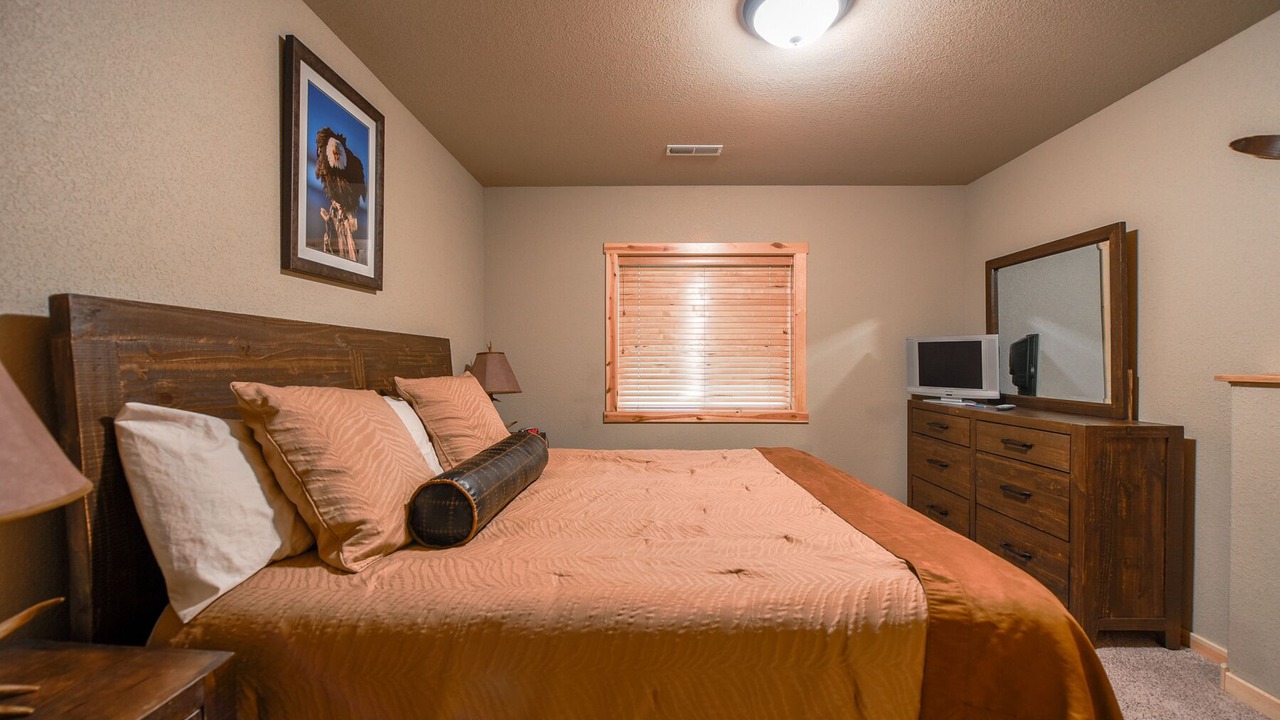 Photo of Bedroom in Lead