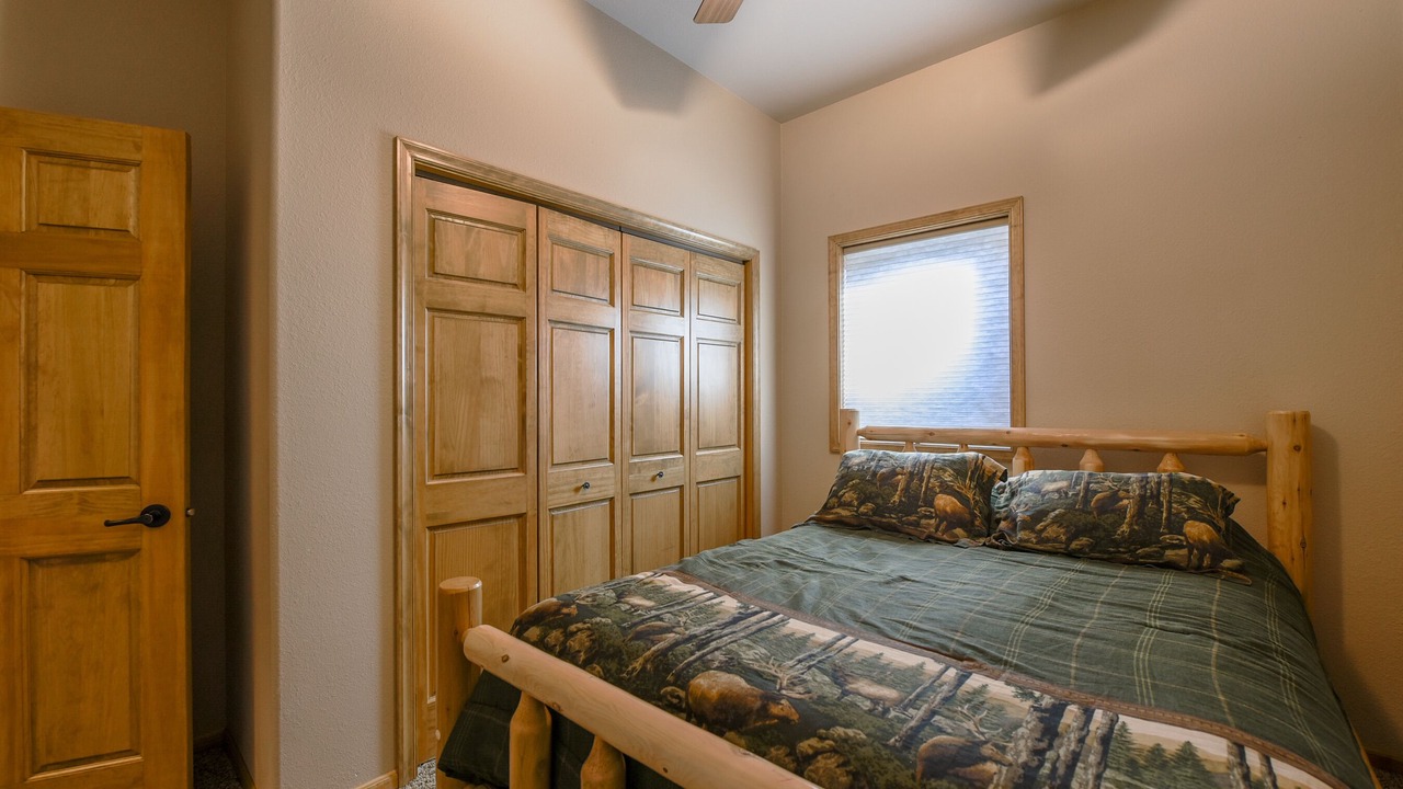 Photo of Bedroom in Lead