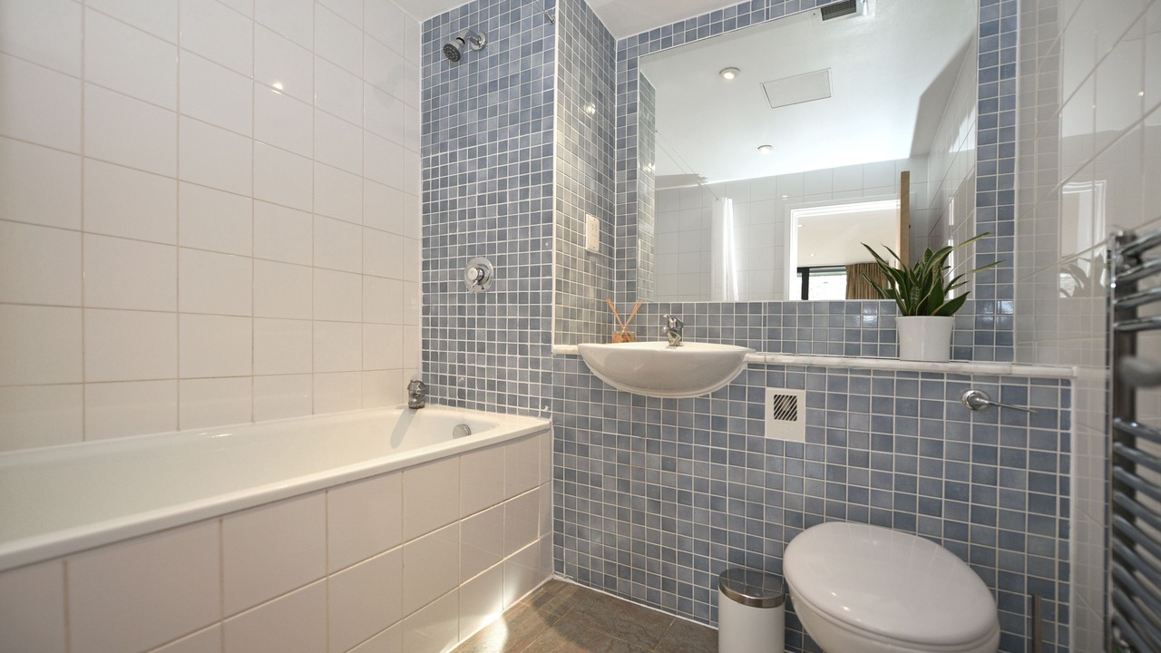 Photo of Bathroom in Farringdon