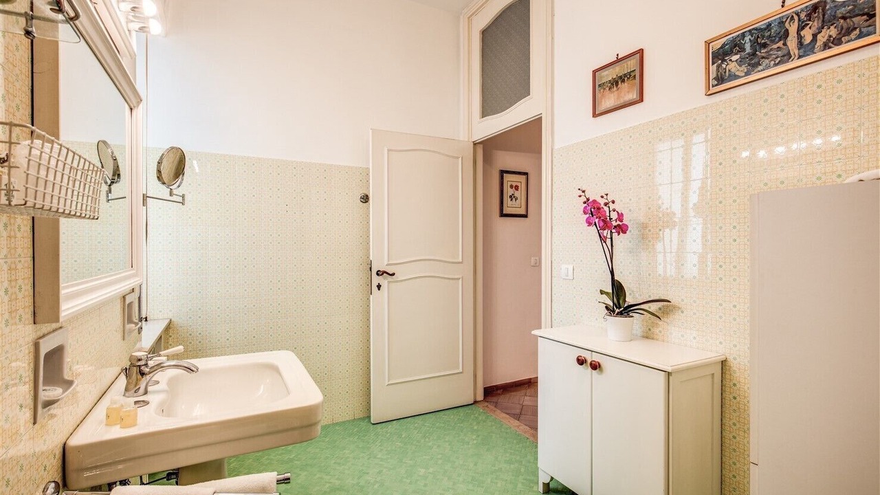 Photo of Bathroom in Sorrento City Centre