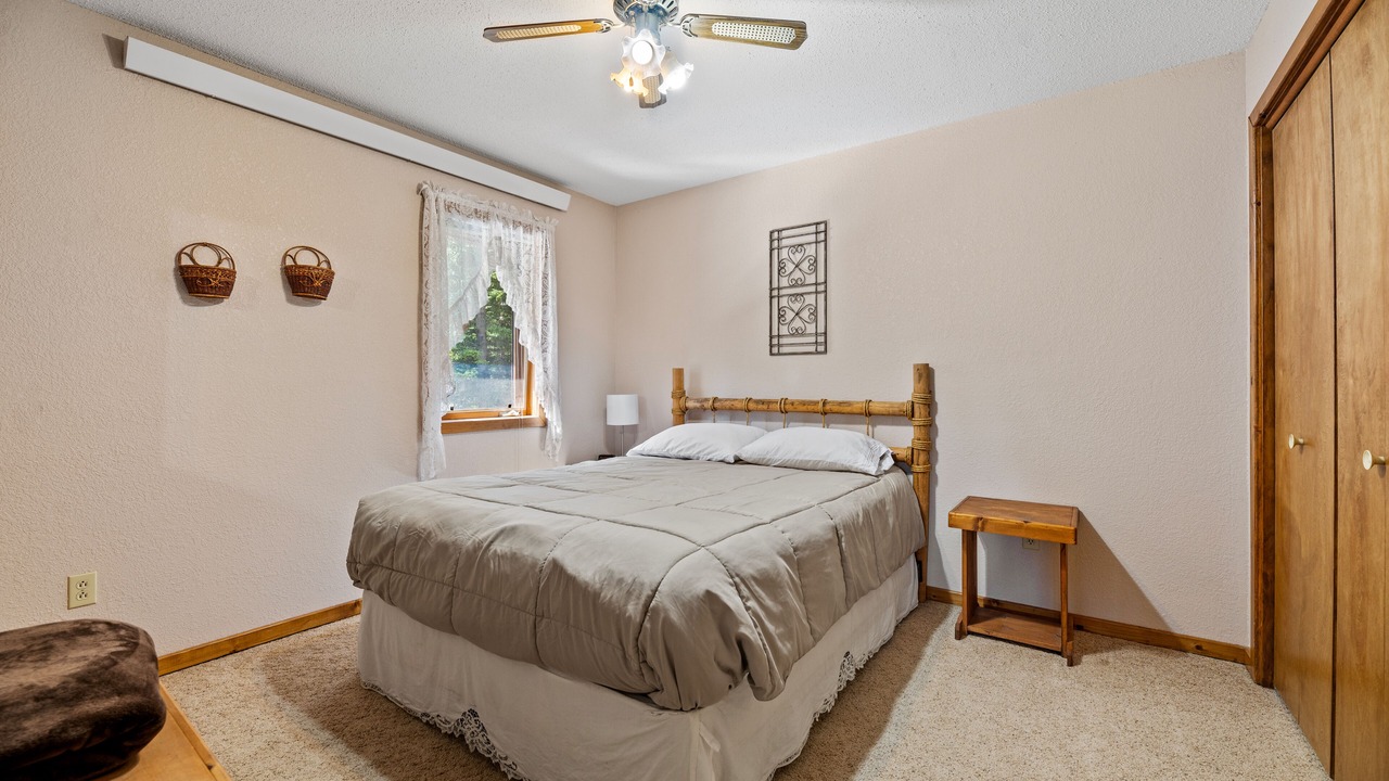 Photo of Bedroom in Lead