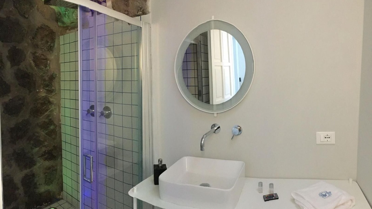 Photo of Bathroom in Forio