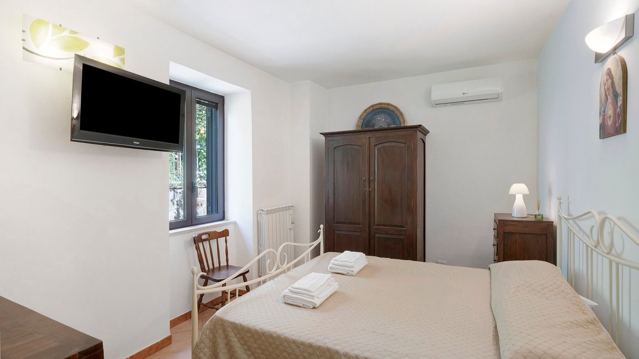 Photo of Bedroom in Laureana Cilento