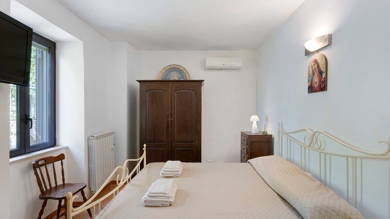 Photo of Bedroom in Laureana Cilento