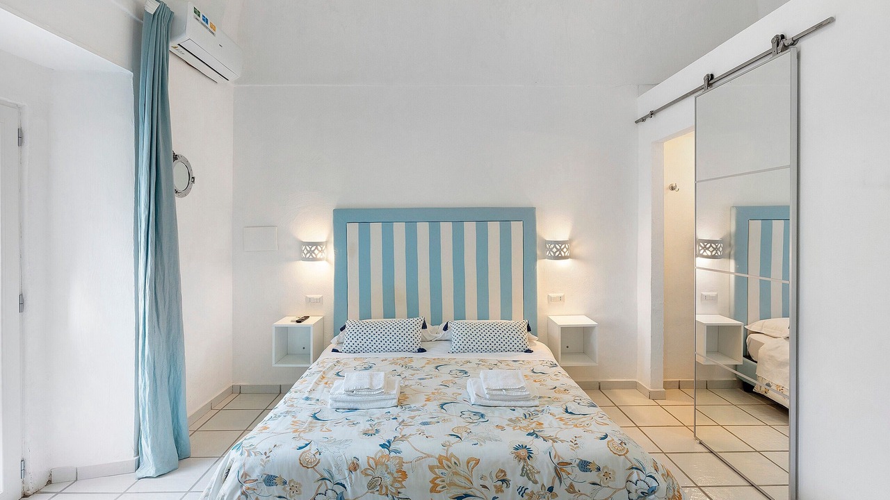 Photo of Bedroom in Meta