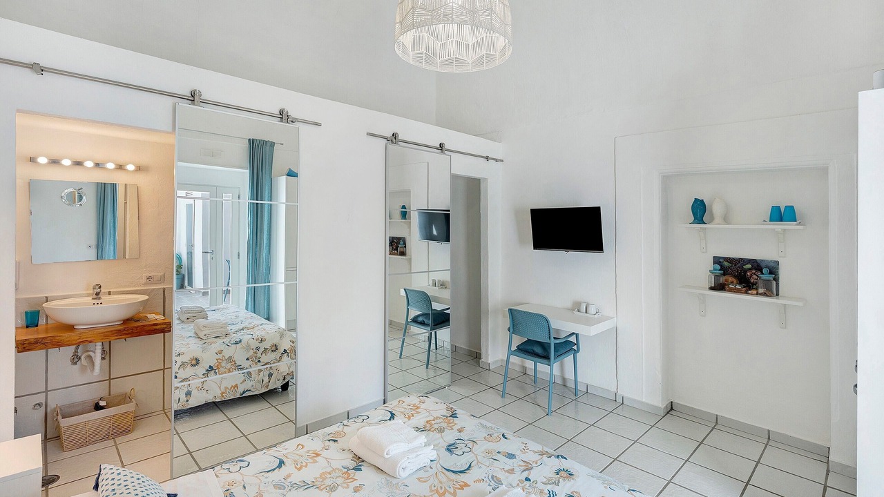 Photo of Bedroom in Meta