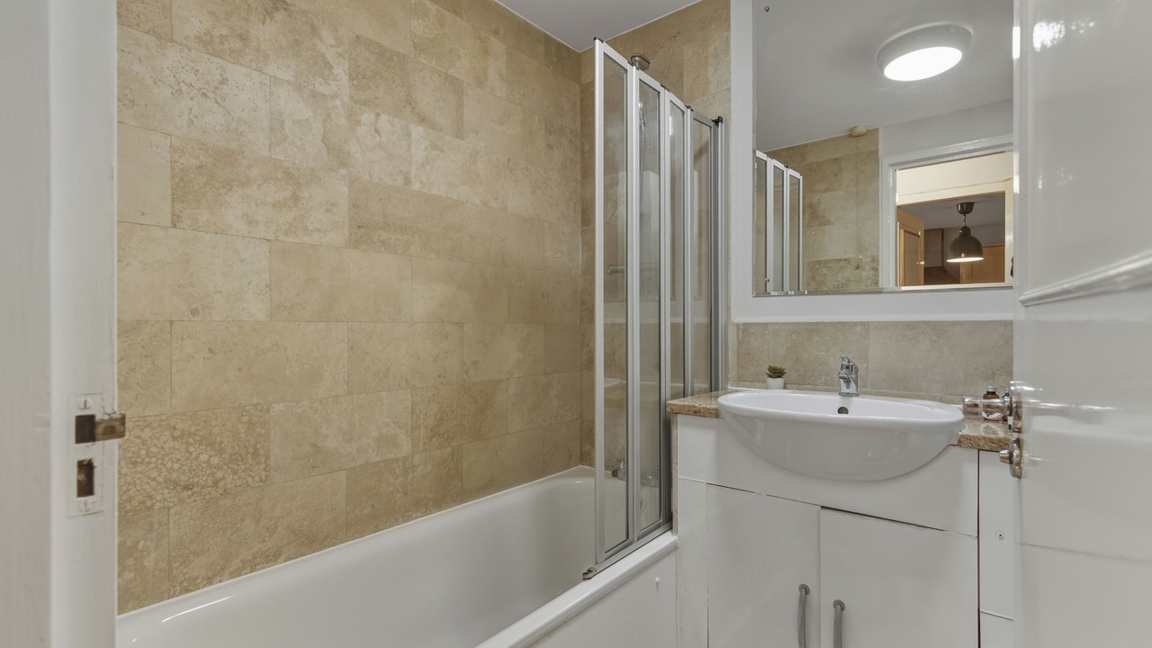 Photo of Bathroom in Farringdon