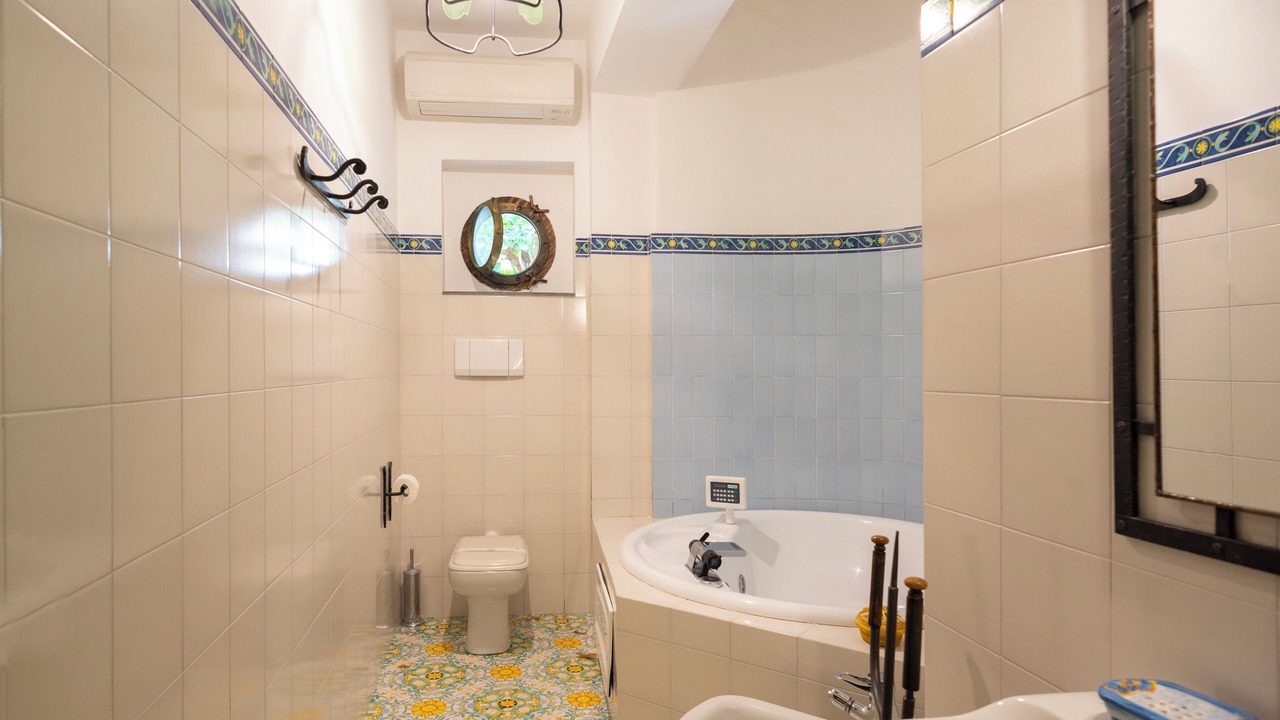 Photo of Bathroom in Furore