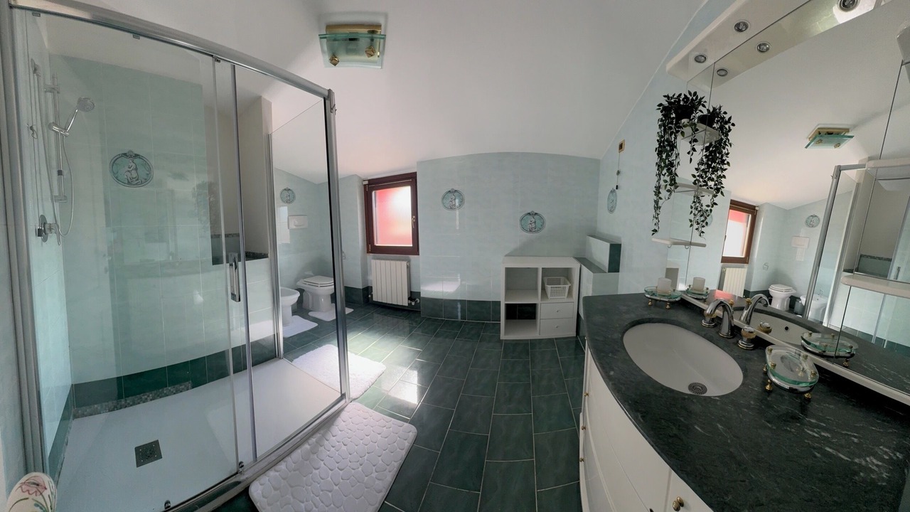 Photo of Bathroom in Treglio