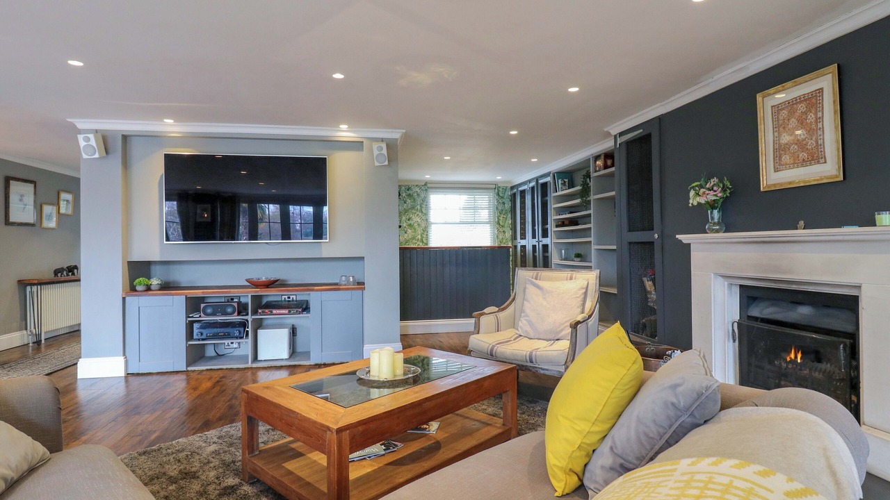 Photo of Livingroom in Thames Ditton