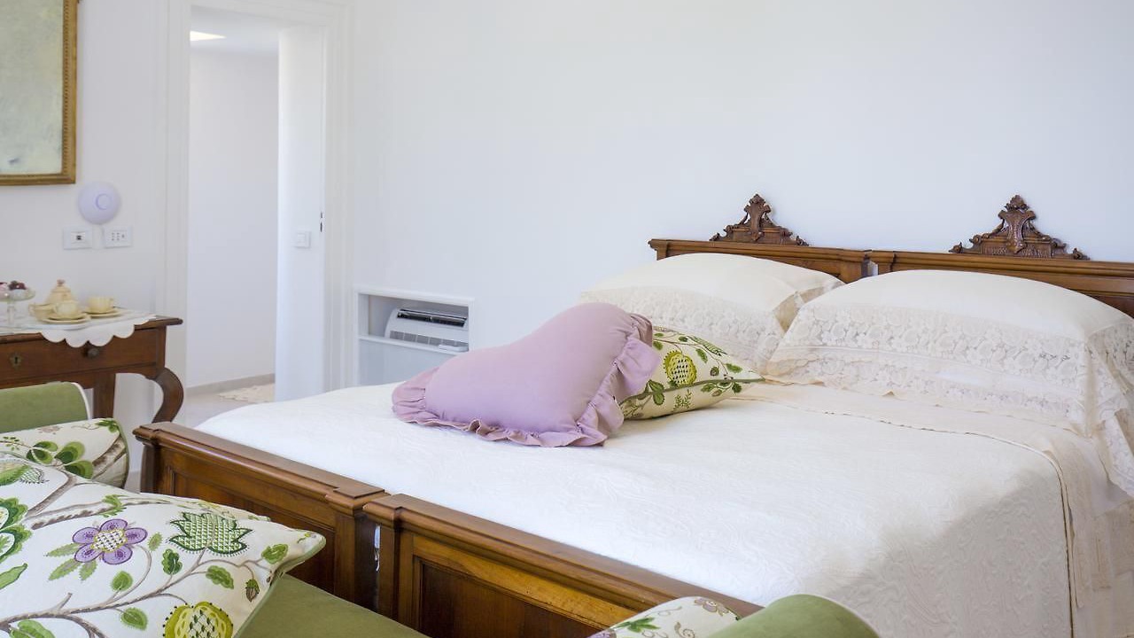 Photo of Bedroom in Meta