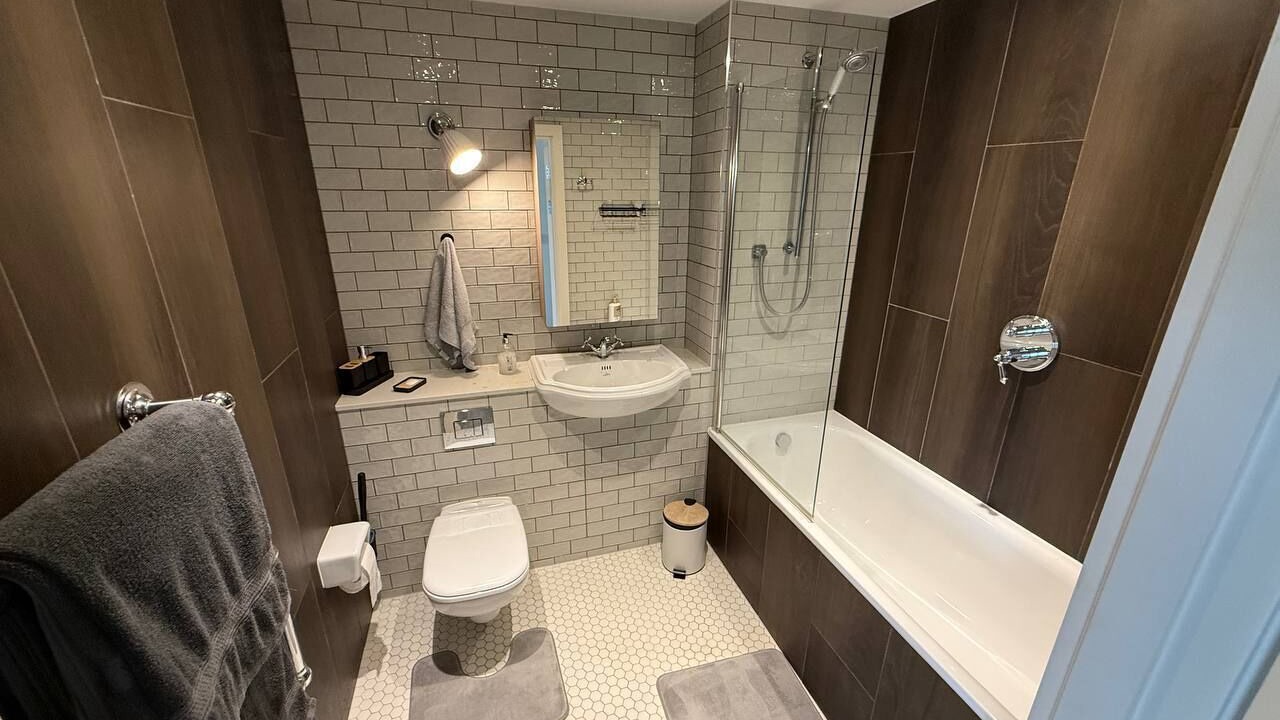 Photo of Bathroom in Tokyngton