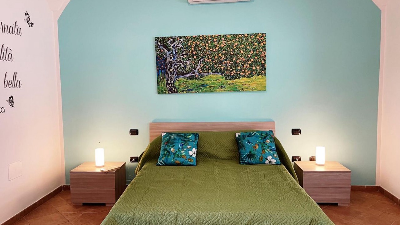 Photo of Bedroom in Meta