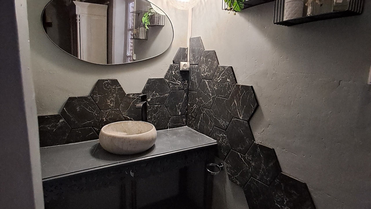Photo of Bathroom in Folles