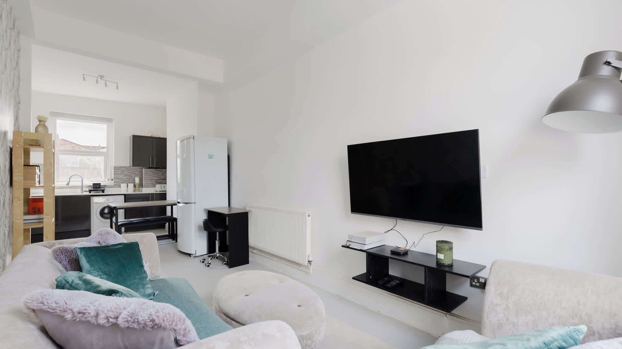 Photo of Livingroom in Harrow Road