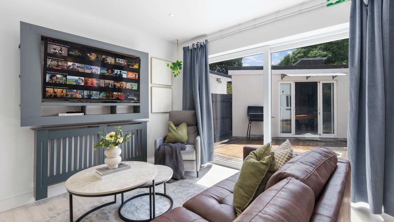 Photo of Livingroom in Northolt Mandeville