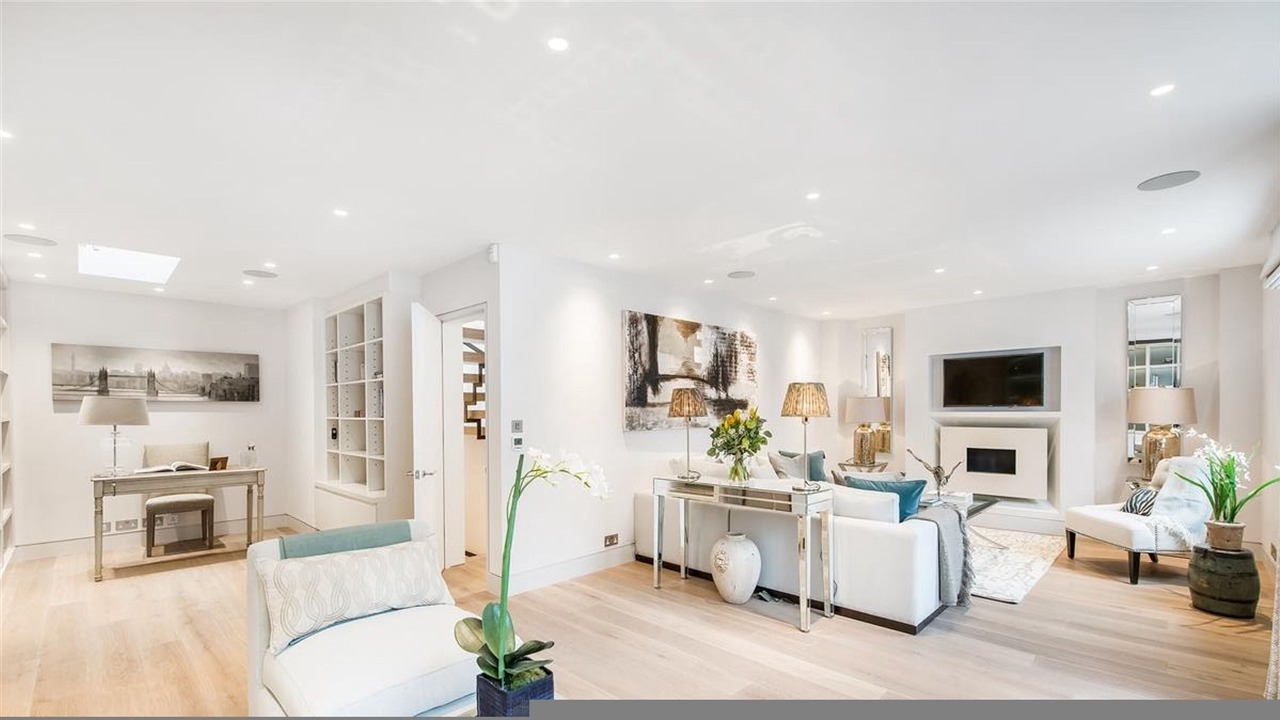 Photo of Livingroom in Brompton & Hans Town