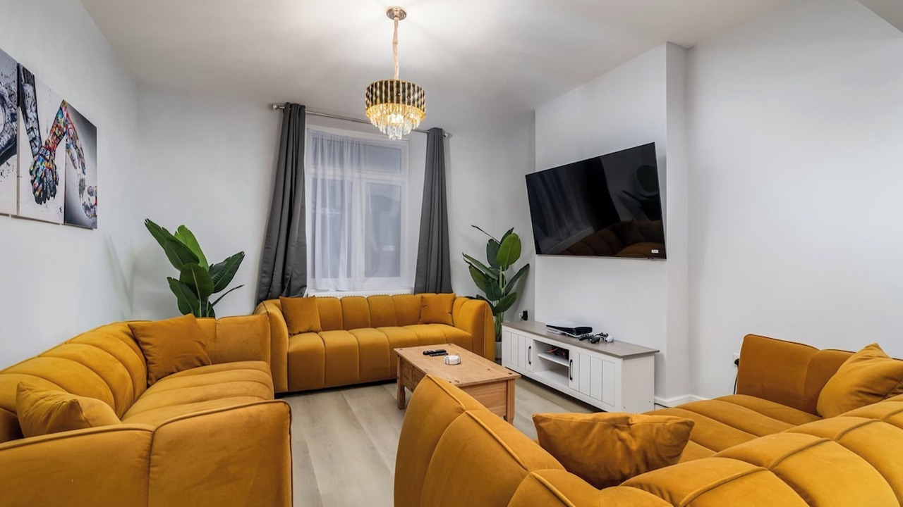 Photo of Livingroom in Uxbridge South