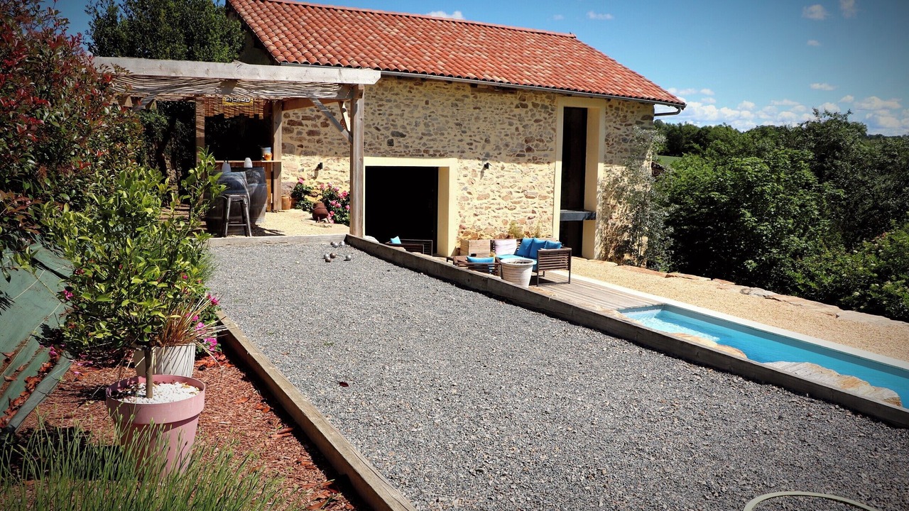 Photo of Patio Balcony in Saint-Victurnien