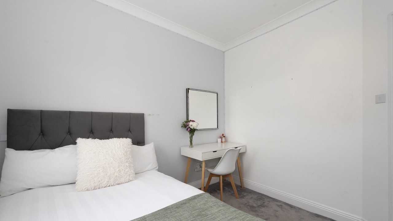 Photo of Bedroom in Surbiton