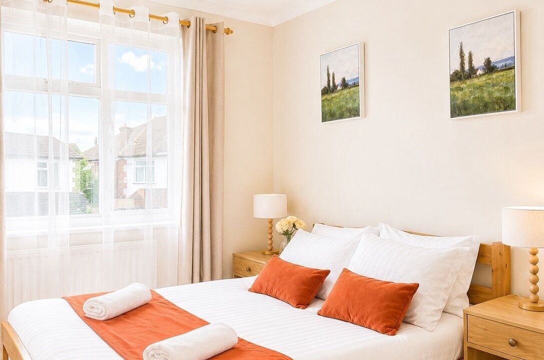 Photo of Bedroom in Chessington North and Hook