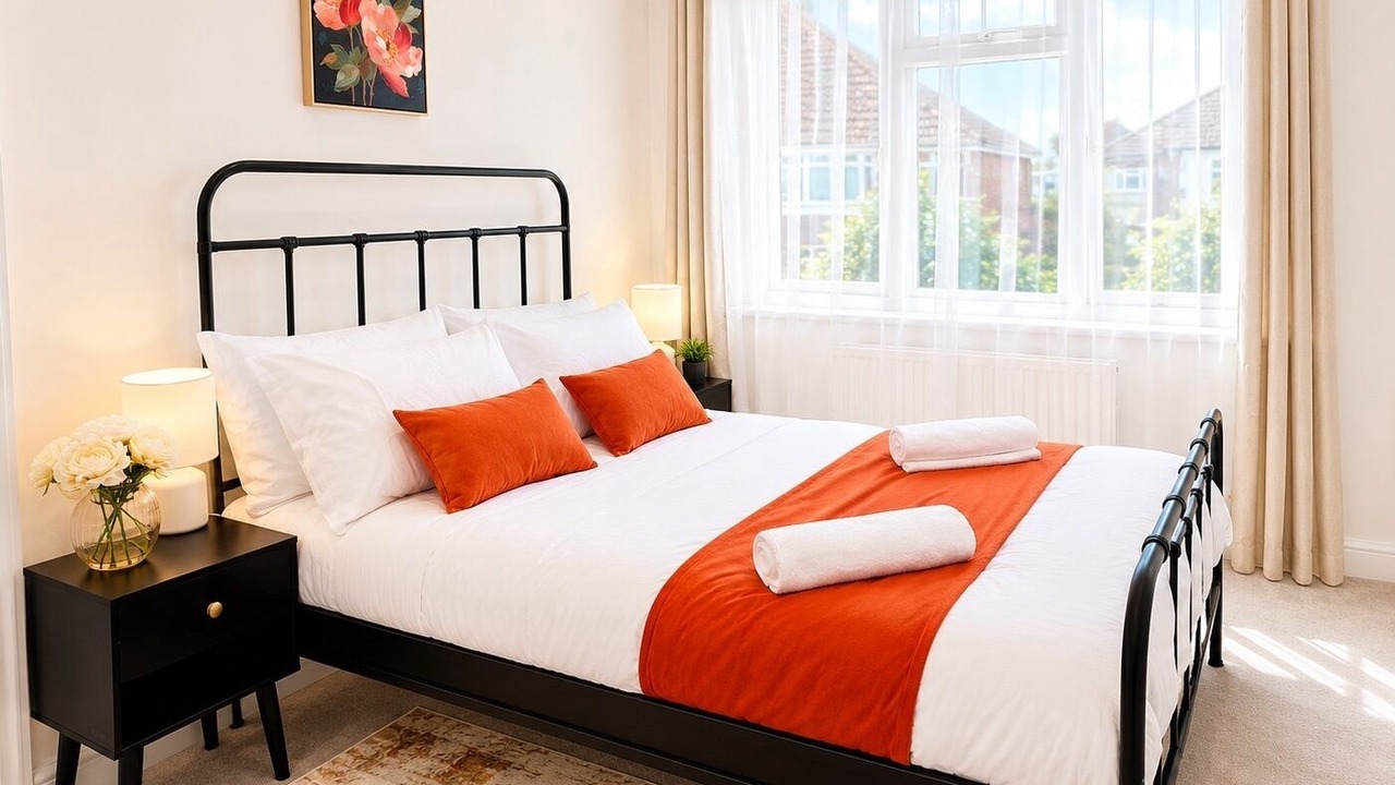 Photo of Bedroom in Chessington North and Hook