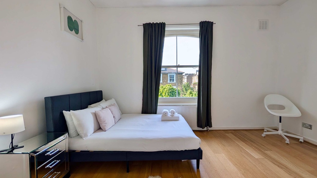 Photo of Bedroom in Cantelowes