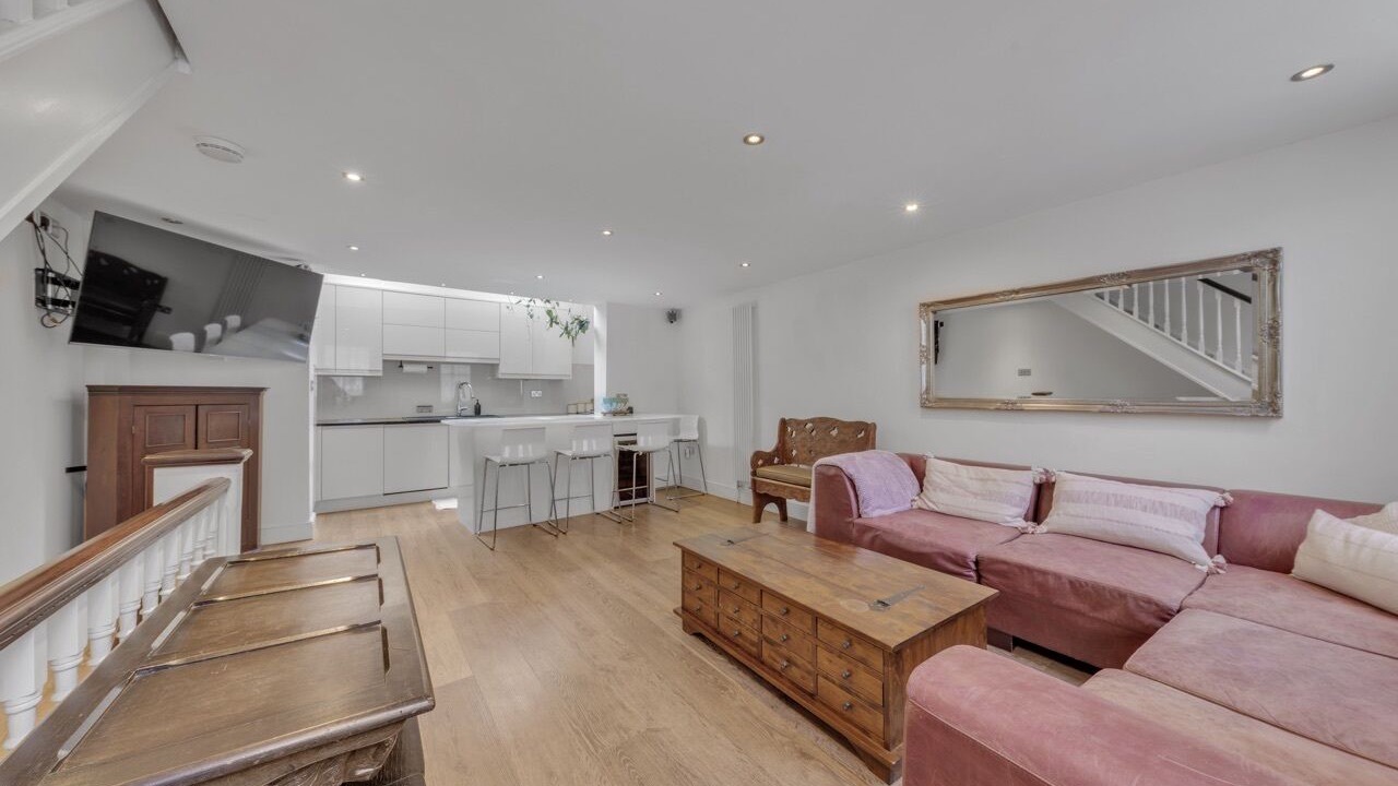 Photo of Livingroom in Queen's Park
