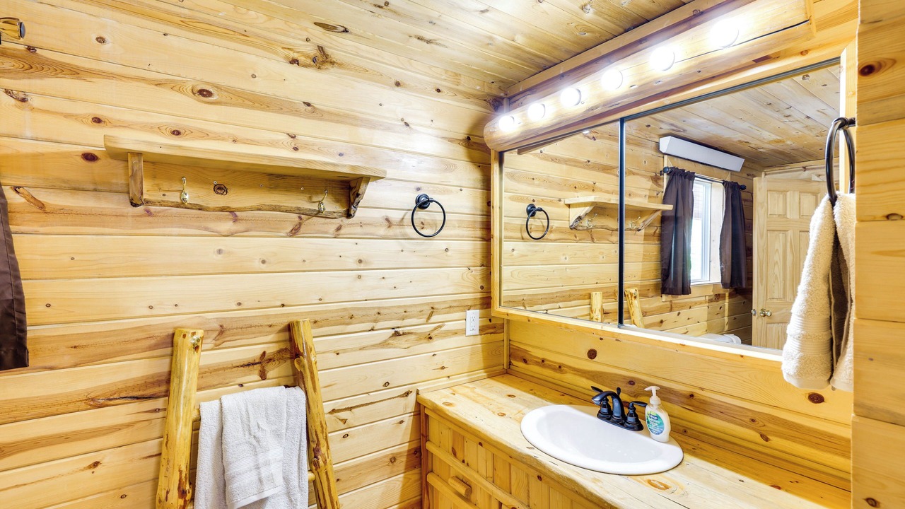 Photo of Bathroom in Deadwood