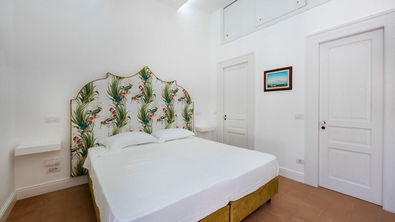 Photo of Bedroom in Meta