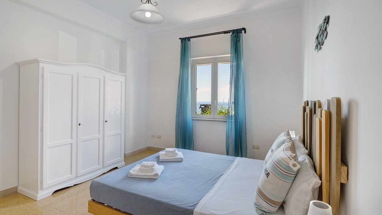 Photo of Bedroom in Meta