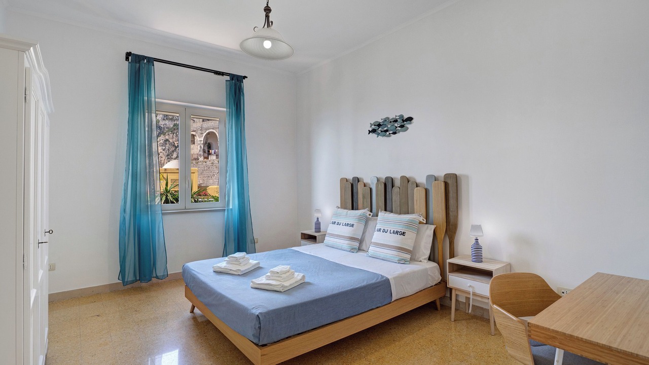 Photo of Bedroom in Meta