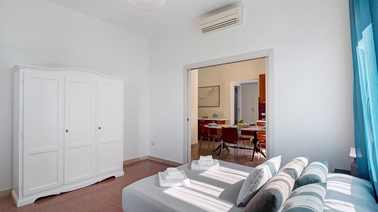 Photo of Bedroom in Meta