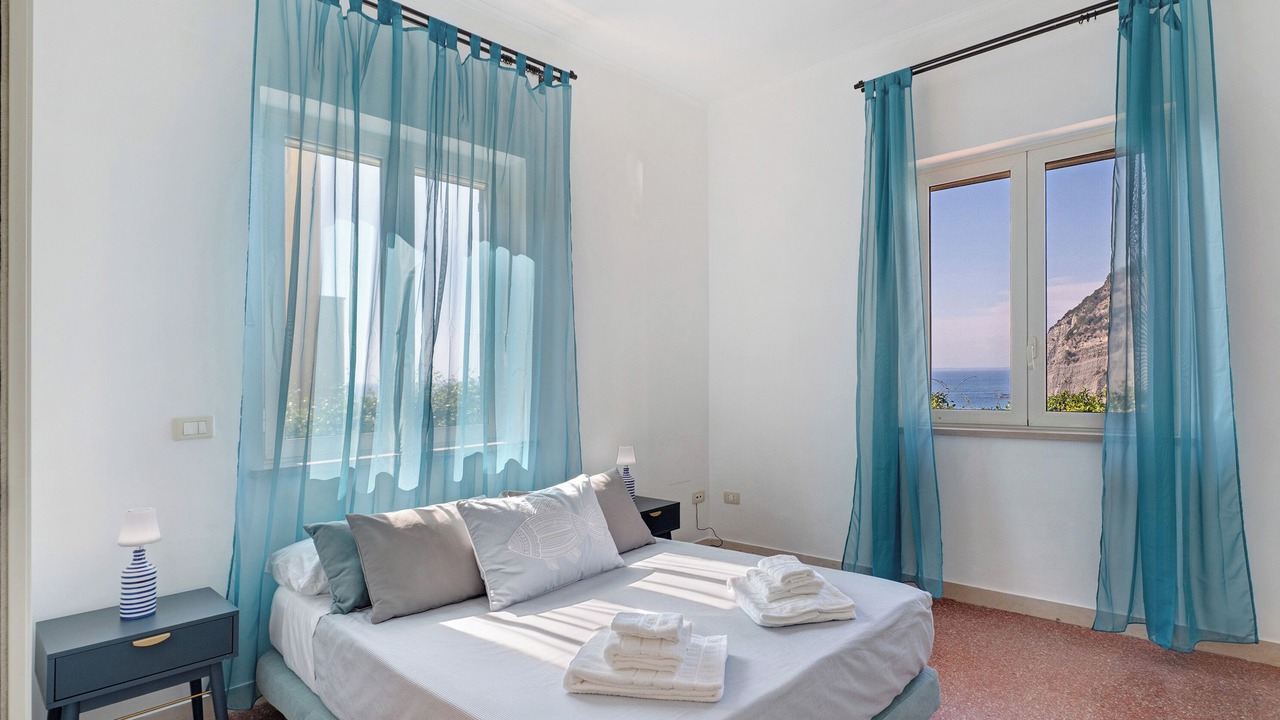 Photo of Bedroom in Meta