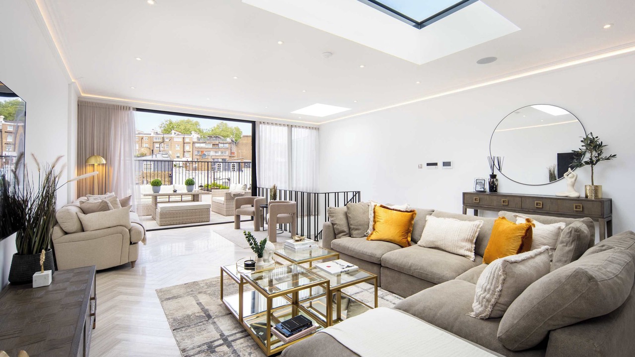 Photo of Livingroom in Brompton & Hans Town