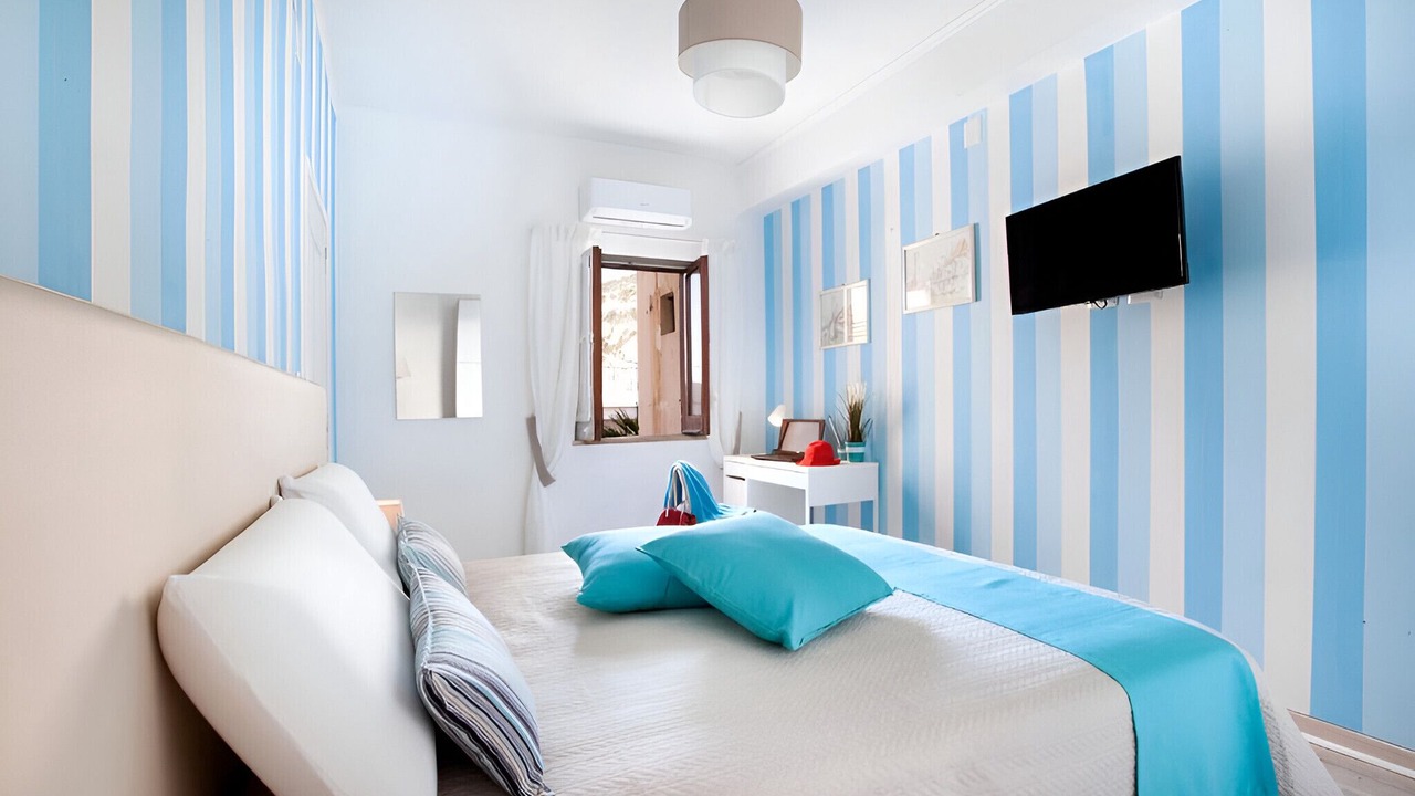Photo of Bedroom in Meta