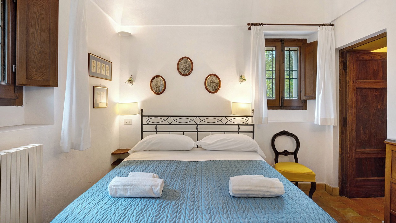 Photo of Bedroom in Meta