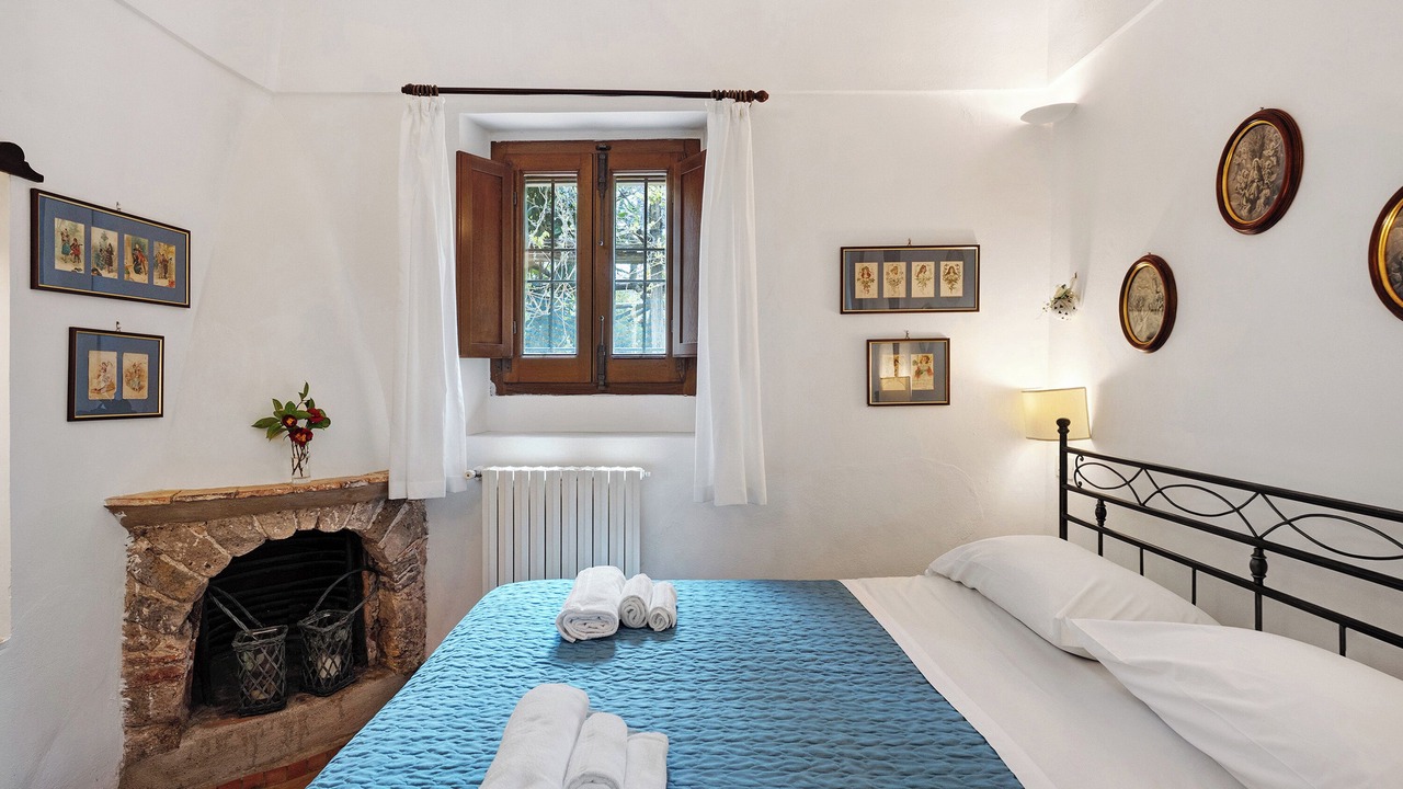 Photo of Bedroom in Meta