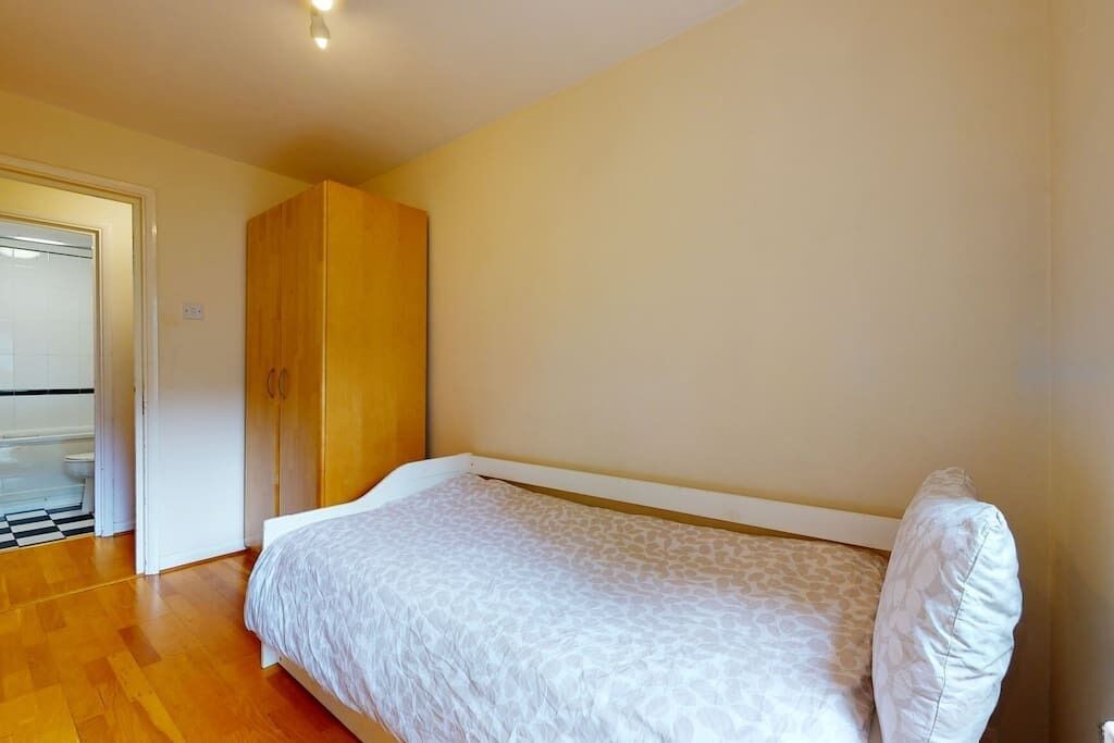 Photo of Bedroom in Maida Vale