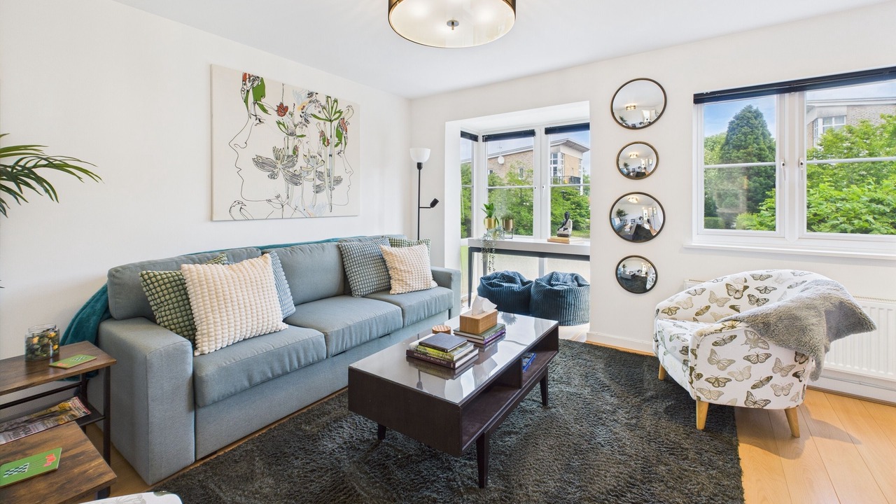 Photo of Livingroom in Ewell