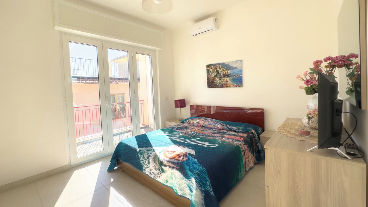 Photo of Bedroom in Meta
