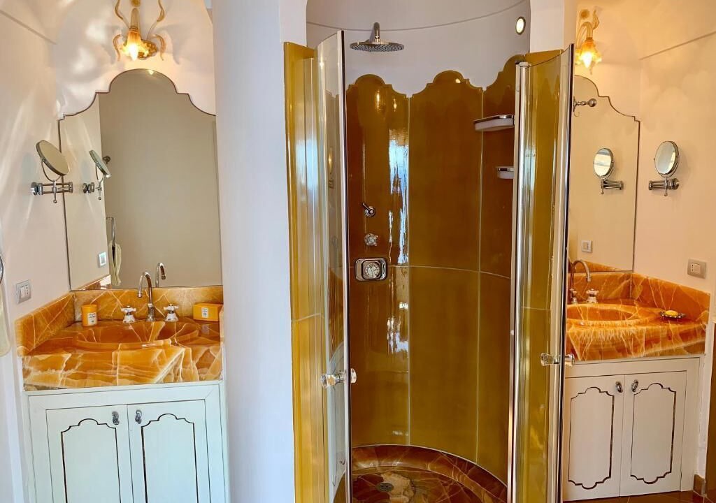 Photo of Bathroom in Furore