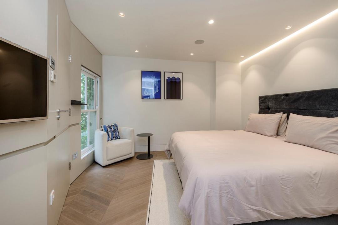 Photo of Bedroom in Lancaster Gate