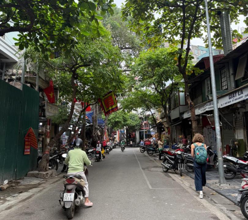Photo of Others in Hang Buom