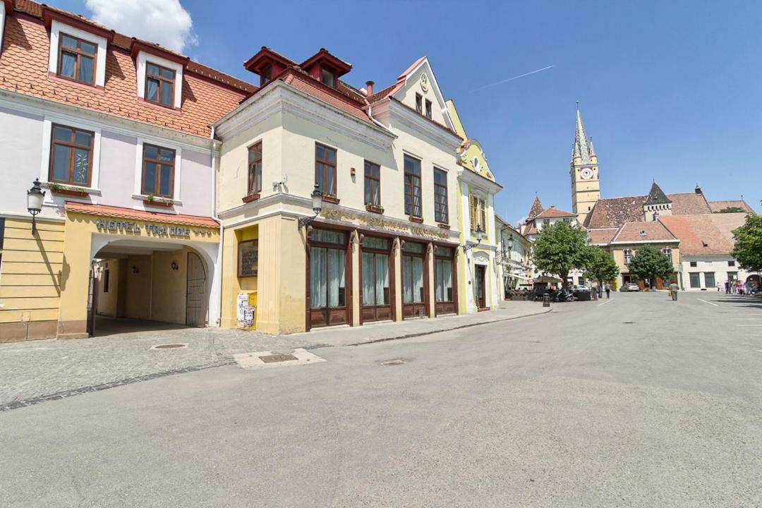 Photo of Buildings in Medias