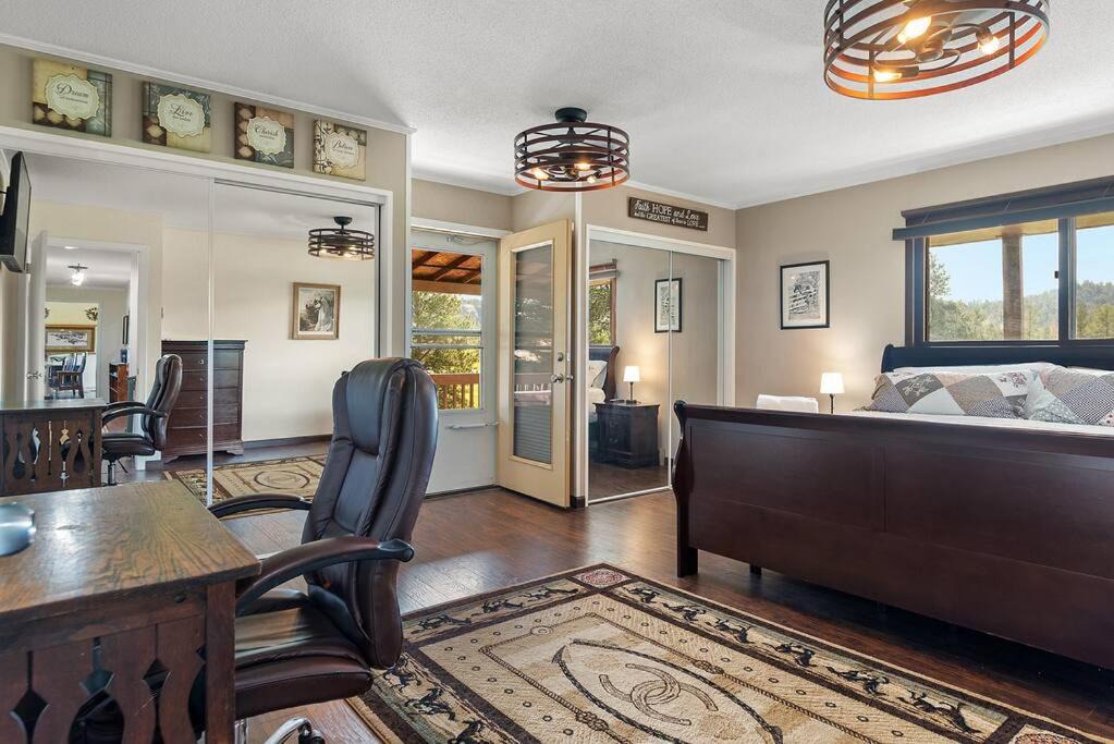 Photo of Livingroom in Custer