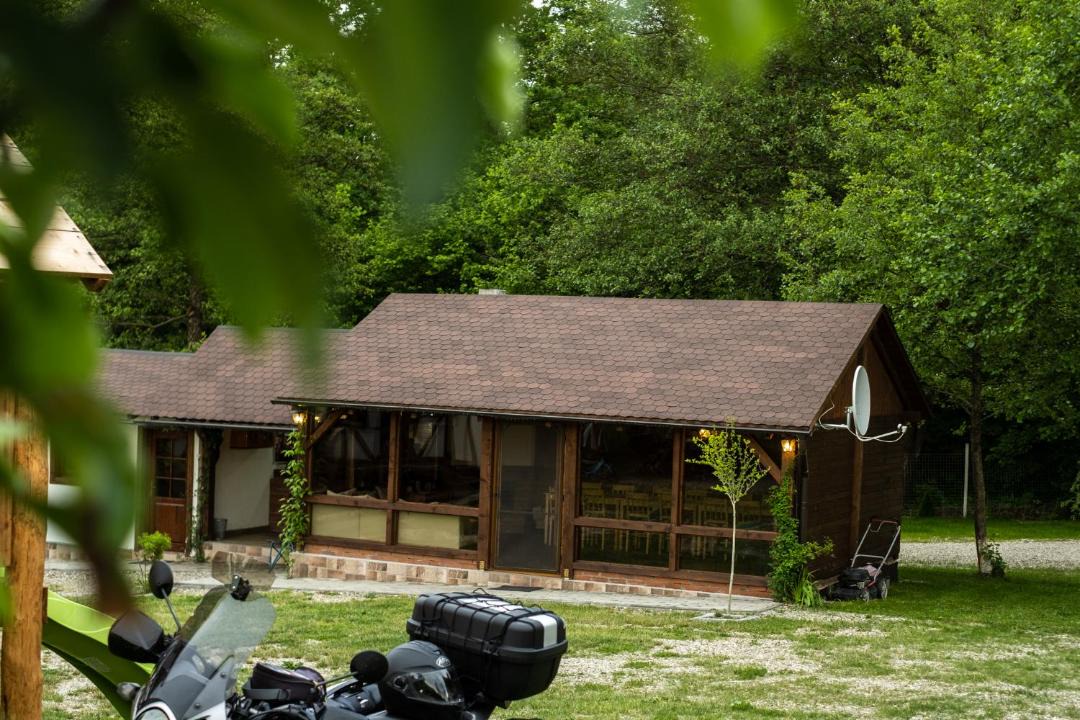 Photo of Others in Hoghiz