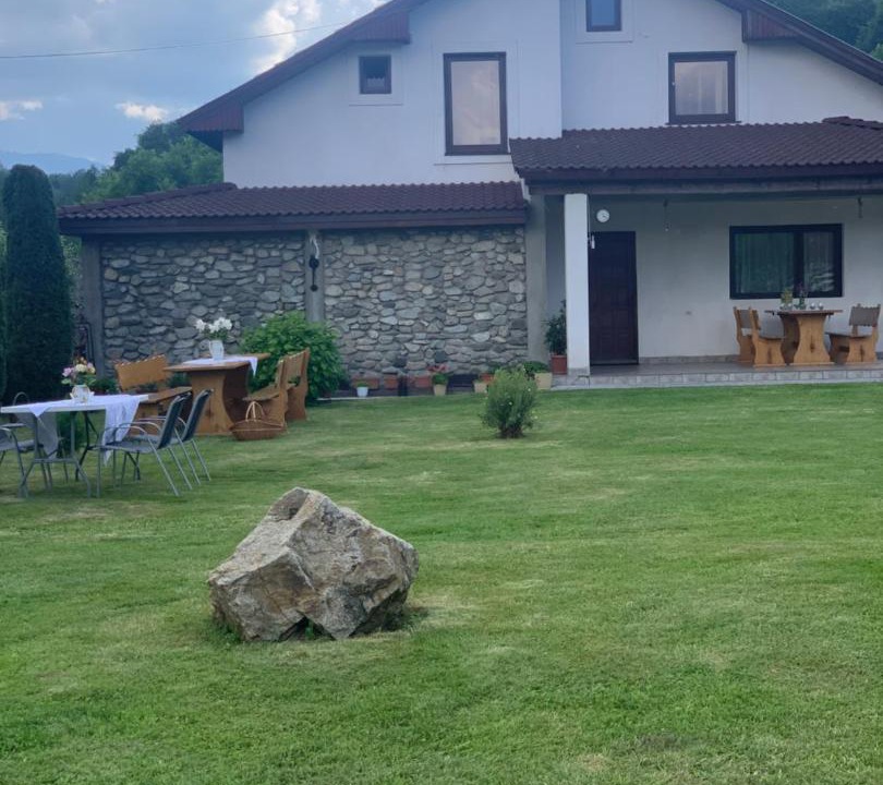 Photo of Buildings in Uricani