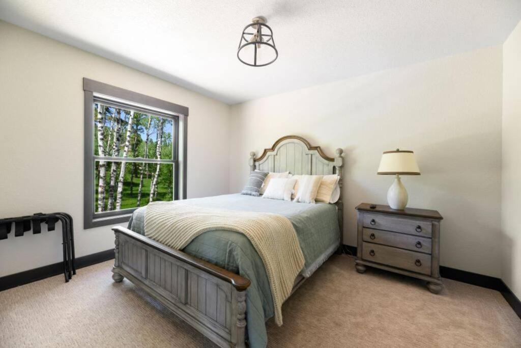 Photo of Bedroom in Lead